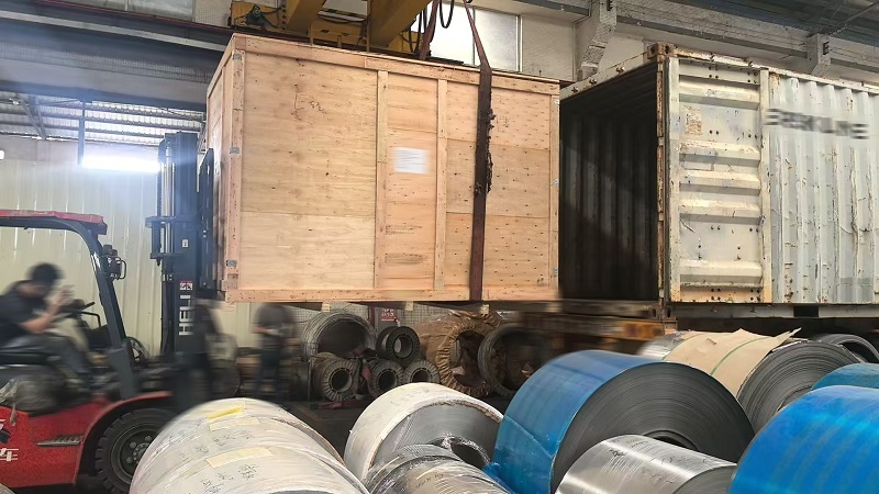 Mise à jour sur les expéditions en usine : chargement par chariot élévateur et livraison sécurisée